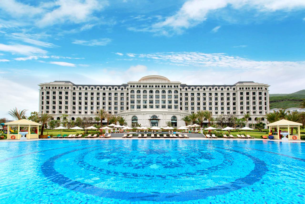 Khách sạn Vinpearl Golf Land Nha Trang với kiến trúc phương Tây