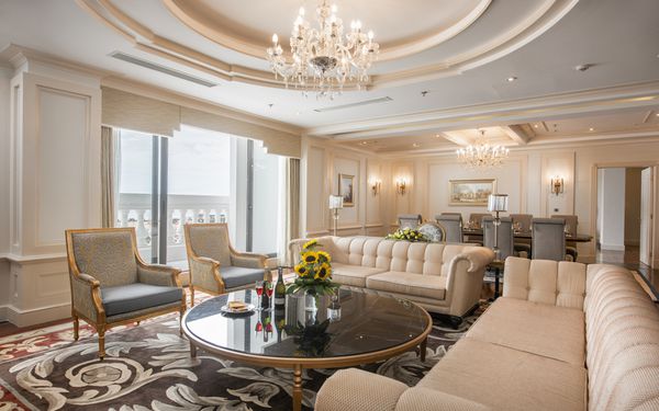 Phòng tổng thống vinpearl Đồng Hới hotel nổi bật với nét sang trọng hiện đại