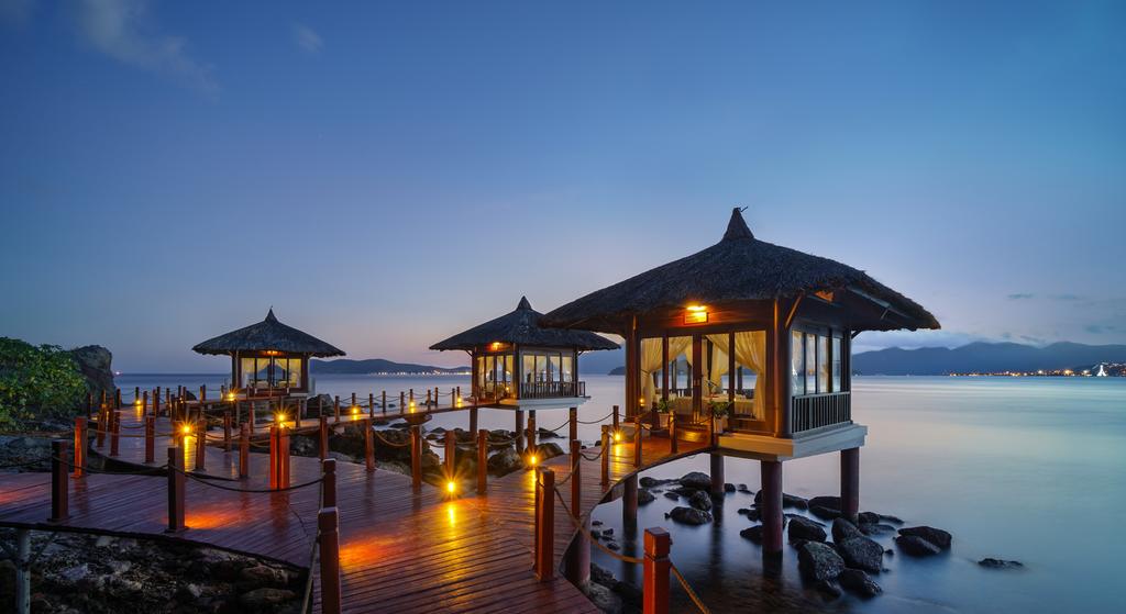 Bạn cũng có thể chọn nghỉ dưỡng tại Vinpearl Luxury Nha Trang