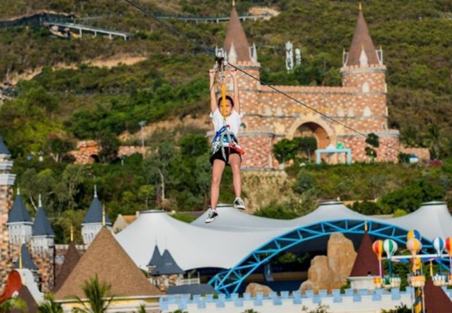 Zipline Nha Trang: Chinh phục đường trượt kỷ lục giữa biển trời